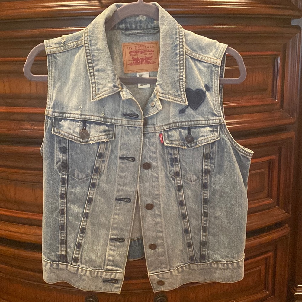 Levi Denim Vest Jacket CUTE DETAIL!
